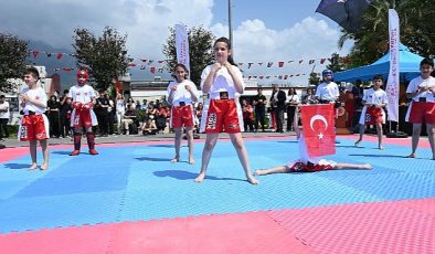 Kemer'de 19 Mayıs Atatürk'ü Anma, Gençlik ve Spor Bayramı töreni yapıldı