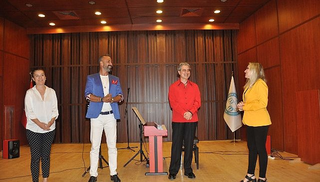 Ege Üniversitesi (EÜ) Devlet Türk Musikisi Konservatuarı (DTMK) tarafından “Valslerden Semailere" müzik dinletisi düzenlendi